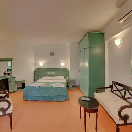 Hotel Albora 3*
